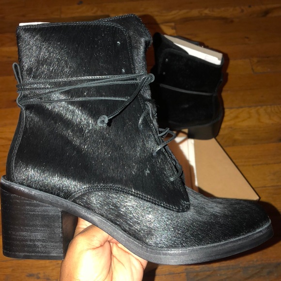 UGG Oriana Exotic Block Heel Boot - Picture 2 of 6